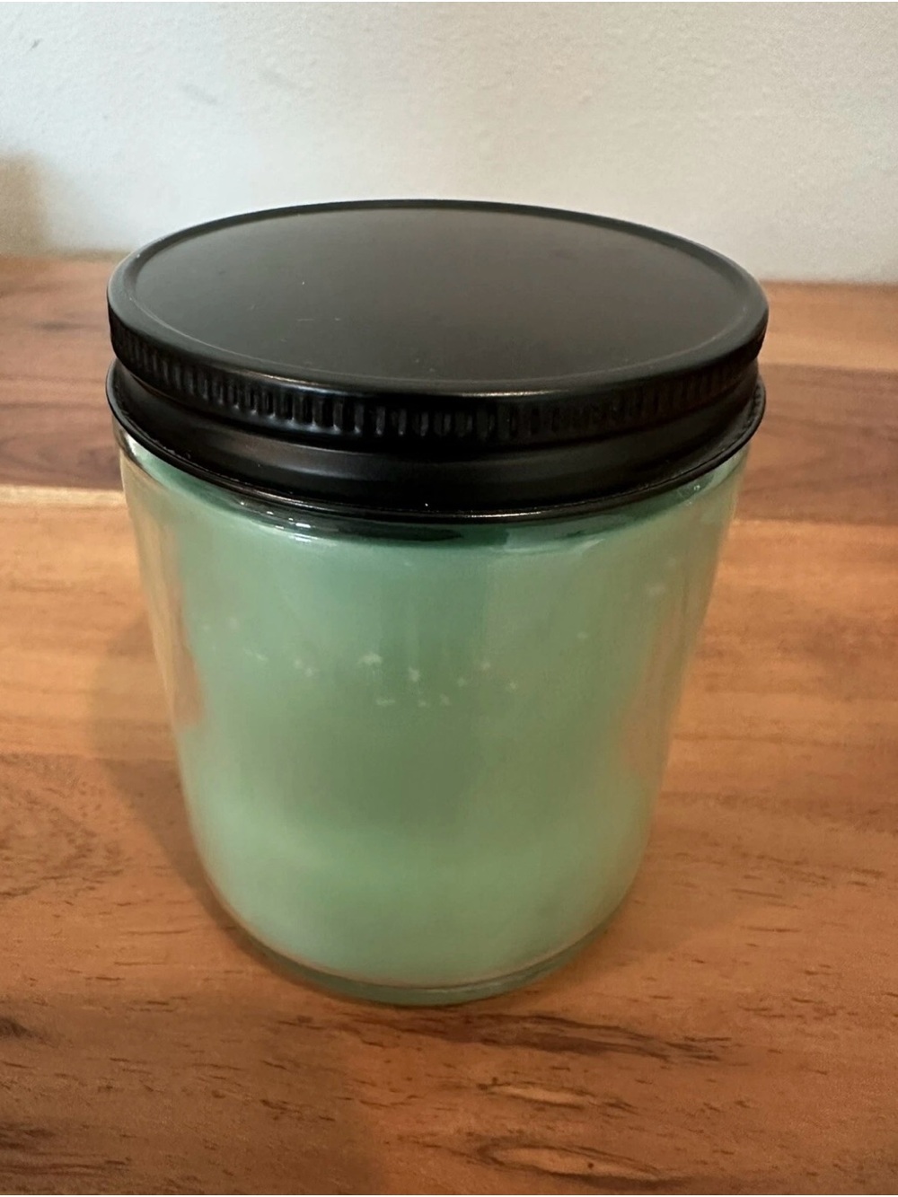 Bath & Body Works: Men’s Freshwater 7 Oz Single Wick Candle - Picture 3 of 4